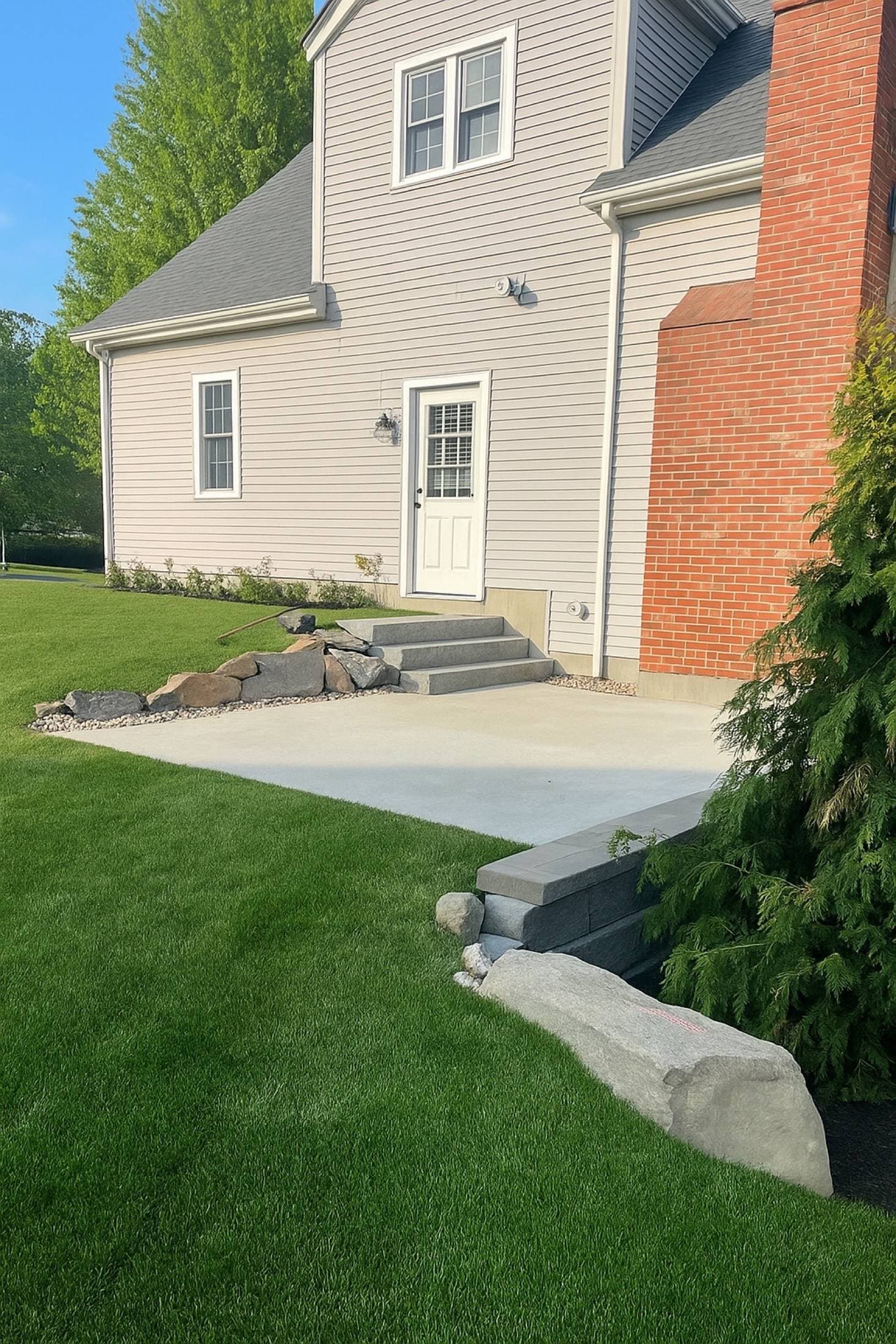 Hardscape & Masonry: Granite, bluestone, and commercial-grade walkways, terraces, retaining walls.